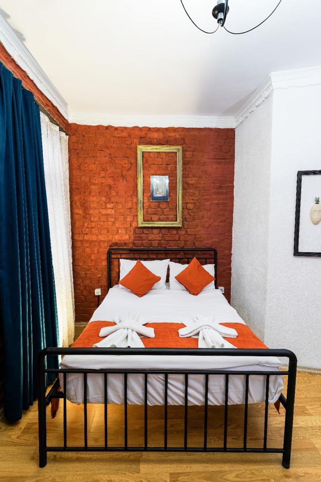 White Bolshoi Rooms Стамбул Экстерьер фото